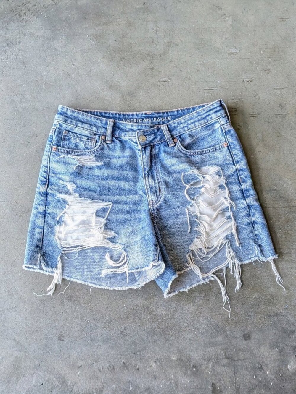 American Eagle Highest Rise Baggy Short Blue Distressed Denim size 8